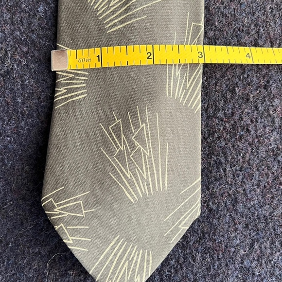 Giorgio Armani Silk Tie - Picture 4 of 7